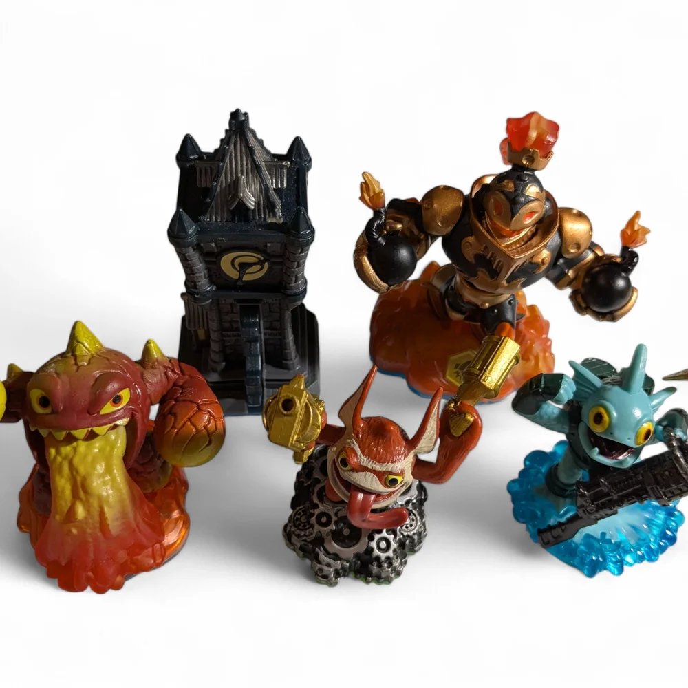 Mixed Lot Of Skylanders Figures